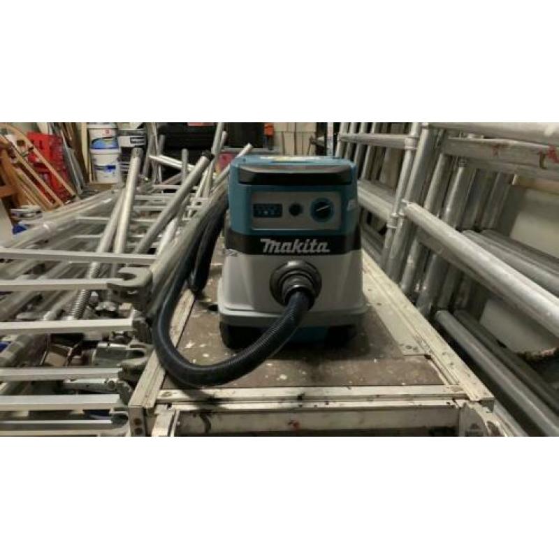 Makita accu stofzuiger zonder batteryen