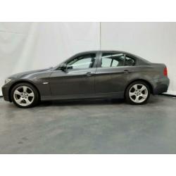 BMW 3-serie 320i Dynamic Executive Airco