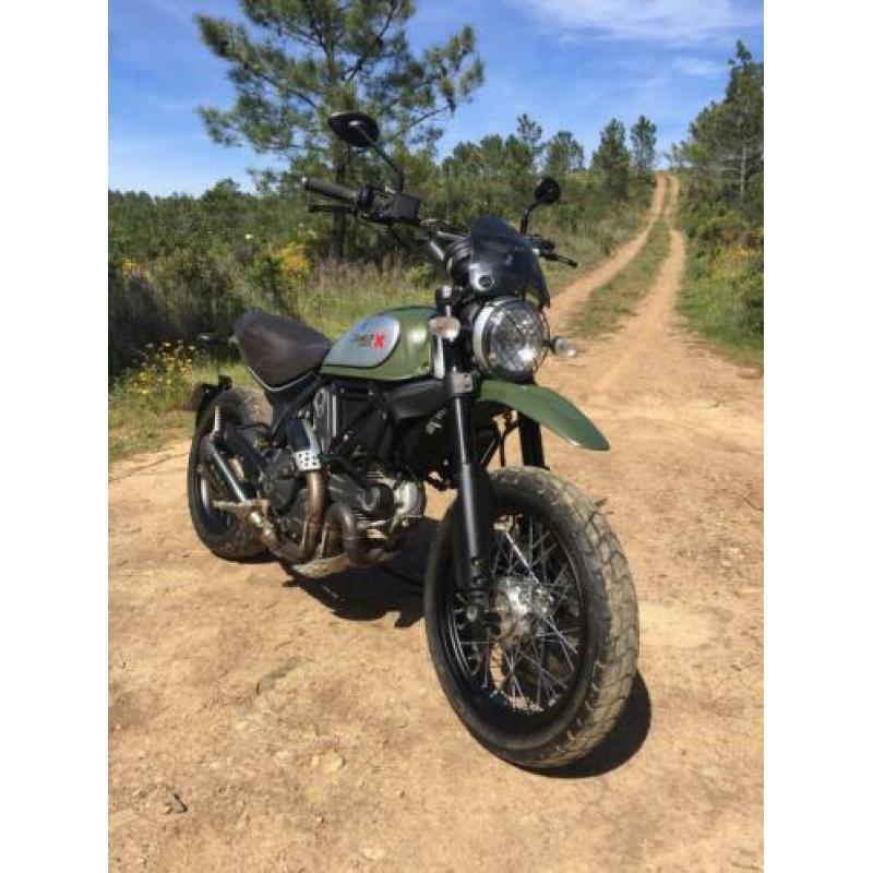 Ducatie Scrambler Urban Enduro