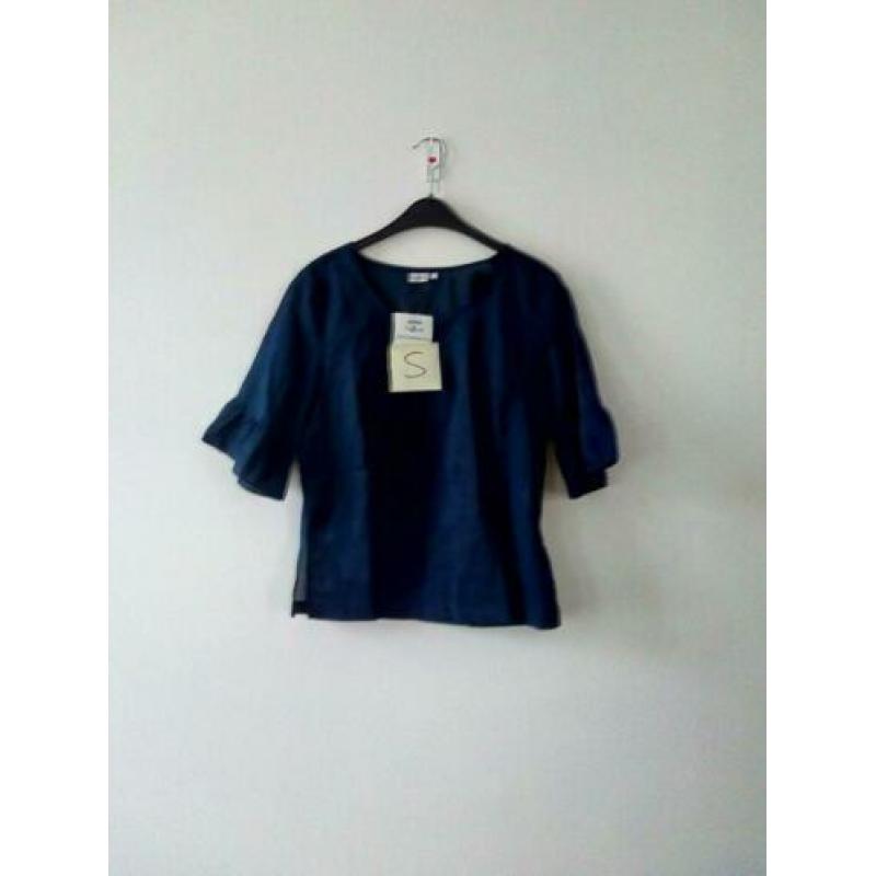 Shirtje. Blauw. Maat S. Nieuw! Met prijskaartje