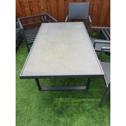 Tuintafel en stoelen