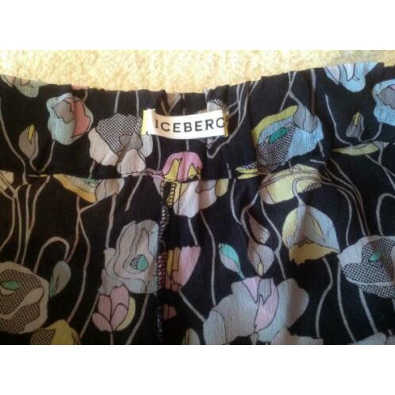 Leuke gave mooie broek van Iceberg, maat 38. Zomer