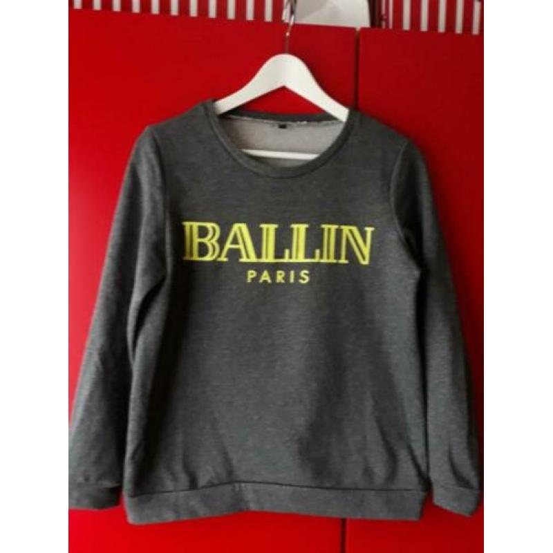 Hele Mooie en Leuke Trui / Sweater, maat M