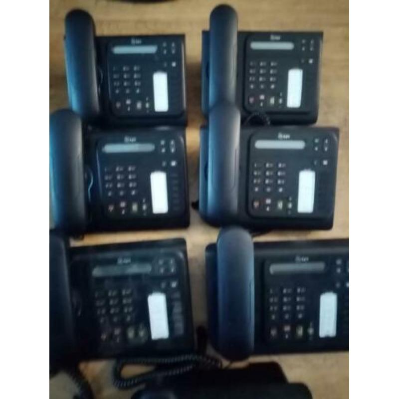 Telefooncentrale en 11x telefoon