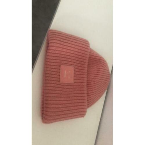Acne muts