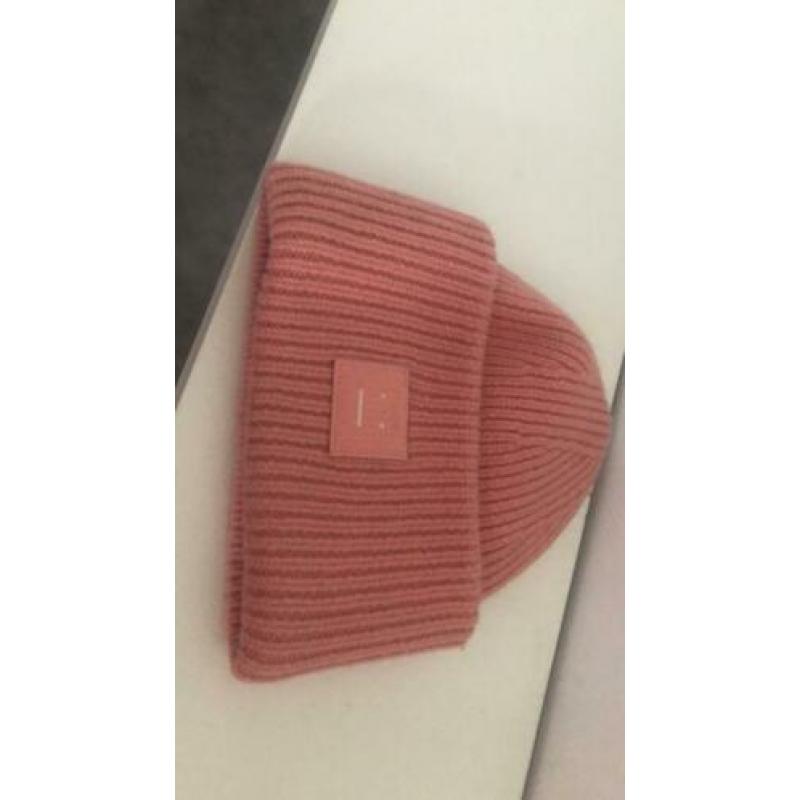 Acne muts