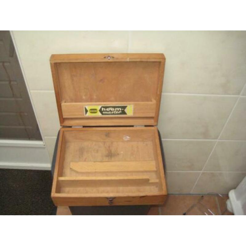 Oud houten kistje van Erres Heem-Master boormachine