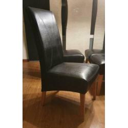 4 Eetkamerstoelen met zwarte bekleding en licht eiken poten