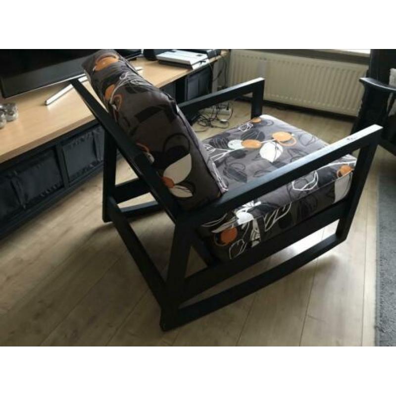 2 Ikea fauteuils, kunnen schommelen. Zwart geschilderd