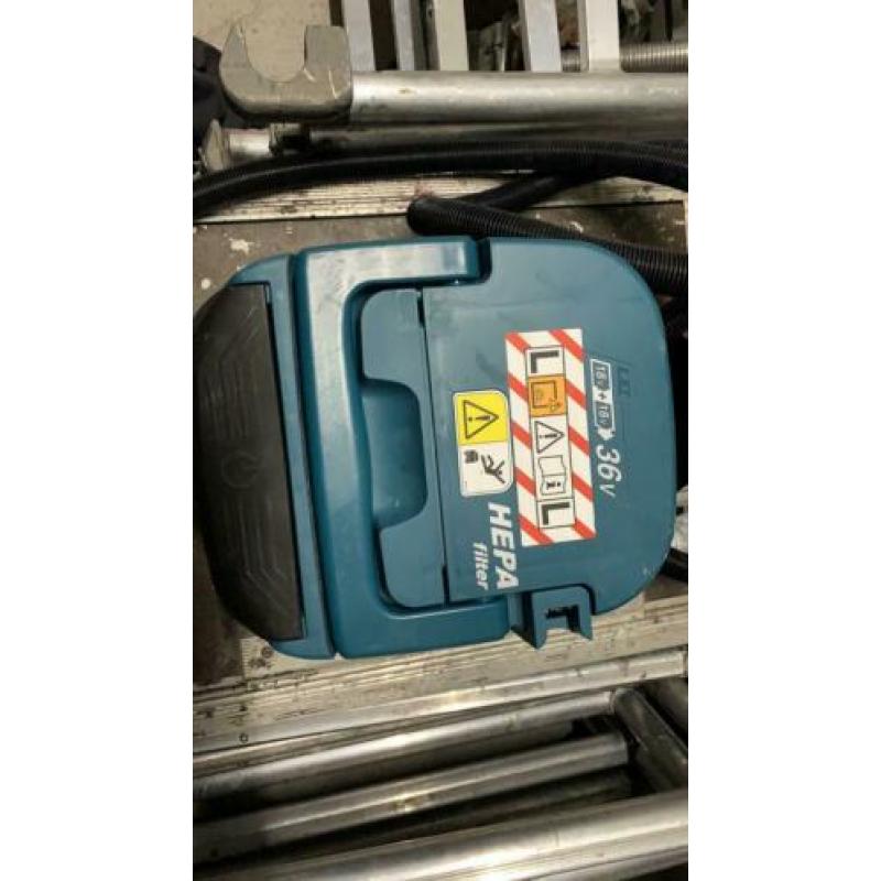 Makita accu stofzuiger zonder batteryen