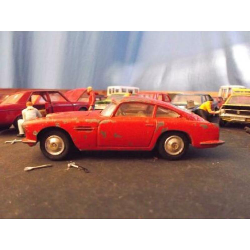1/43 Aston Martin DB4 - Corgi Toys 218 rood
