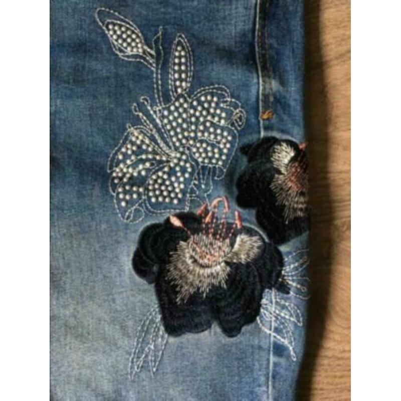 Slim fit jeans blauw M 38/40 mooi detail nauwelijks gedragen