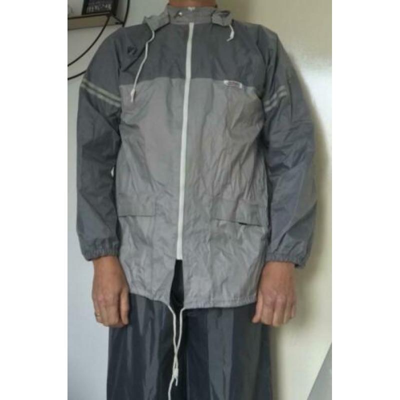 Regenjack uit de jaren 80, net als AGU.