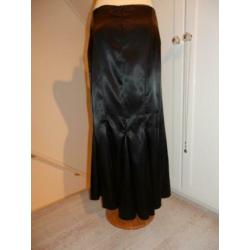 Prachtige zwarte lange maxi rok mt. 38/40 glans- stretch