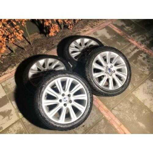 Winterbanden Volvo 205/50 R17 17' met velg zeer mooi
