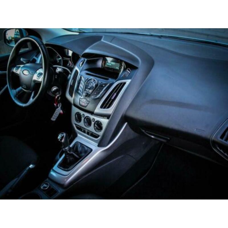 Ford Focus Wagon 1.0 EcoBoost Trend + Airco | Trekhaak