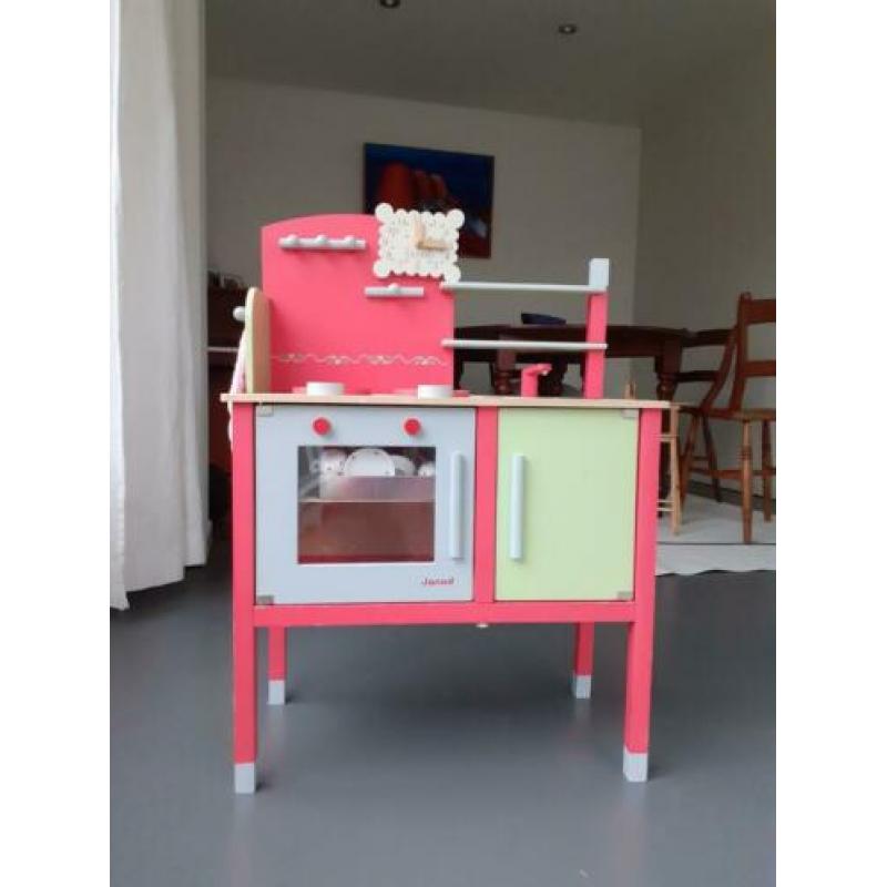 Keukentje kompleet met servies
