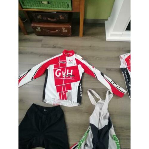 Complete set Fietskleding maat M kleuren rood zwart wit