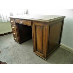 Antiek masief eiken bureau