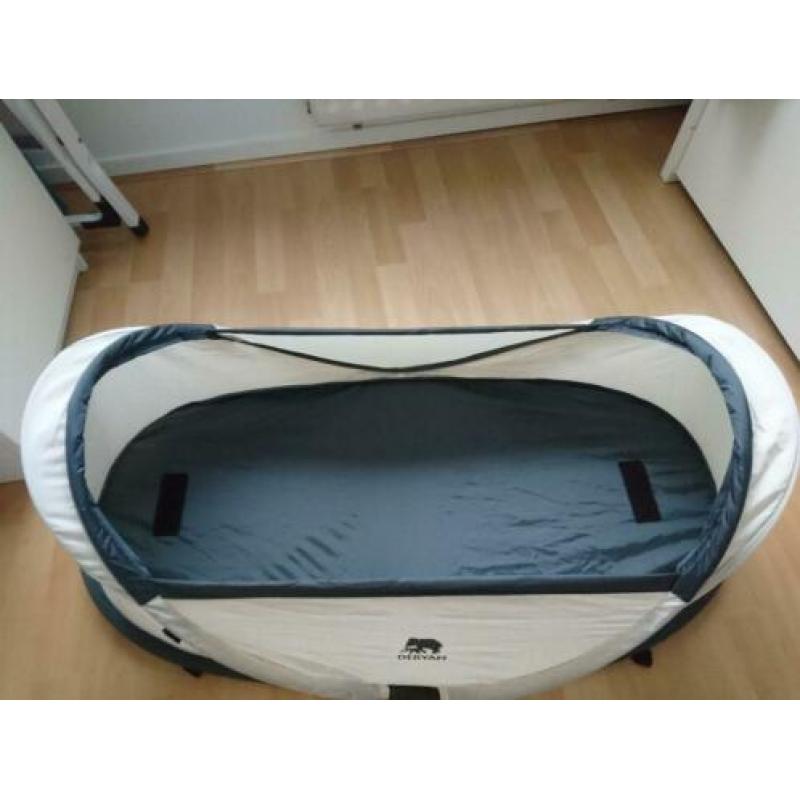 Deryan infant box