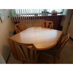 Blank eiken eethoek