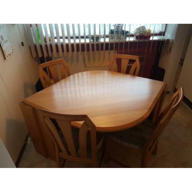 Blank eiken eethoek