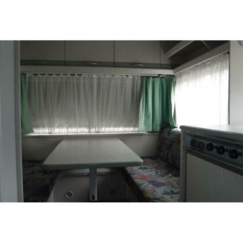 Knaus Sudwind 485 tu rondzit en dinette