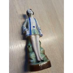 Oud porseleinen beeldje