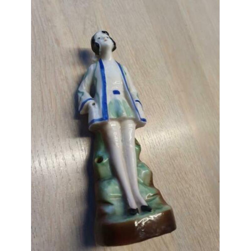 Oud porseleinen beeldje