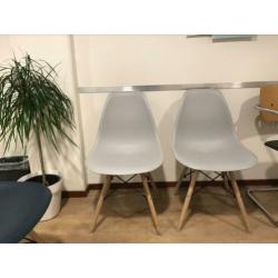 Kuipstoelen, 20 euro per stuk