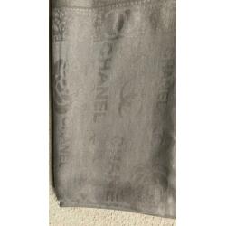 Mooie grote sjaal, taupe kleur, nieuw