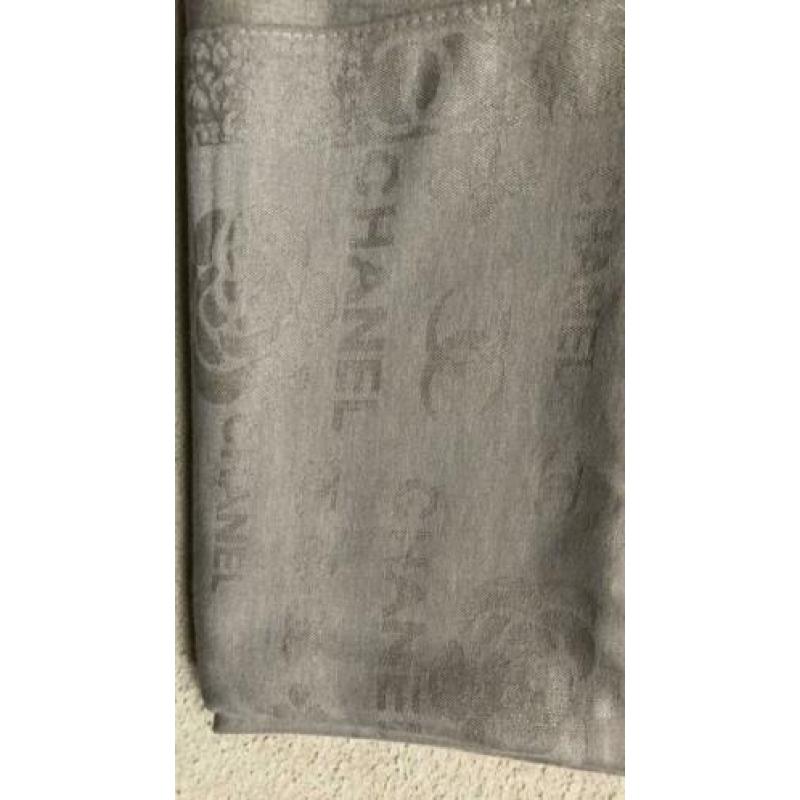Mooie grote sjaal, taupe kleur, nieuw