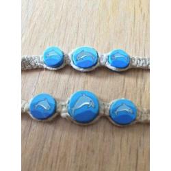 Textielen ketting en armband met blauwe kralen met dolfijnen