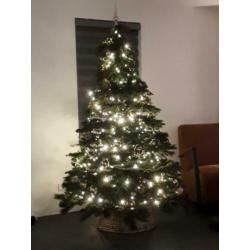 Te koop zgan luxe kunstkerstboom 210 cm.