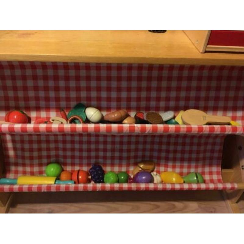compleet houten kinderwinkeltje met keuken