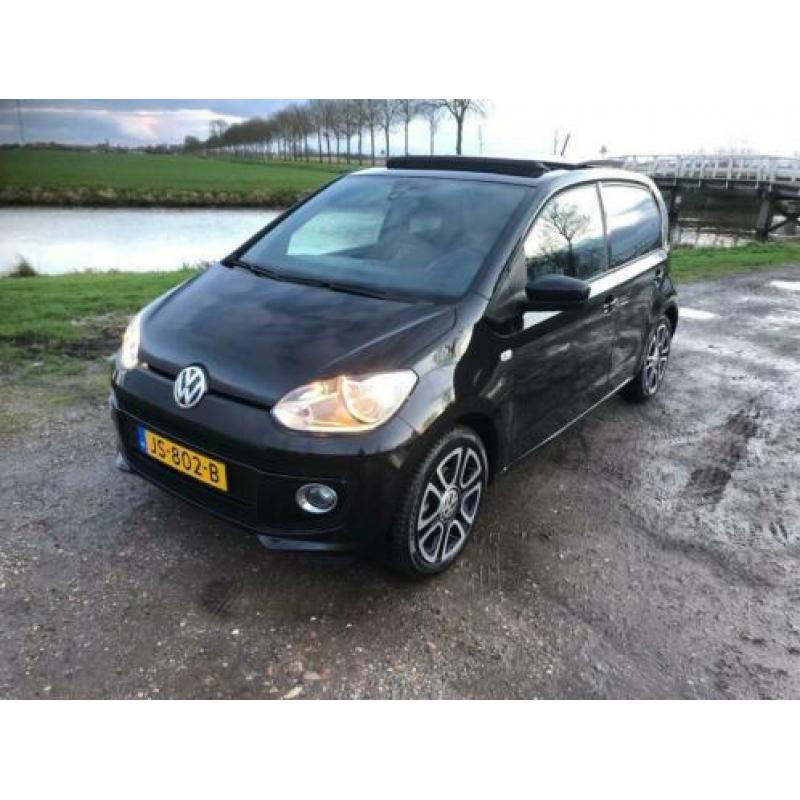 Volkswagen Up! 1.0 high up! BlueMotion met Panoramadak
