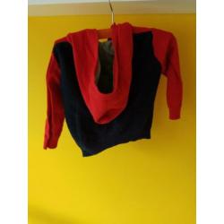 Heel mooi vest van Imps en Elfs mt 68 rood met blauw breisel