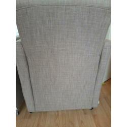 2 stoelen met wieltjes