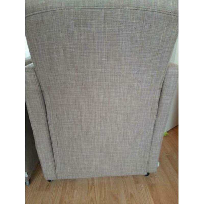 2 stoelen met wieltjes