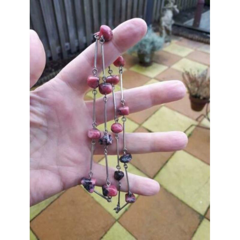 oude zilveren ketting met natuurlijk rhodochrosiet