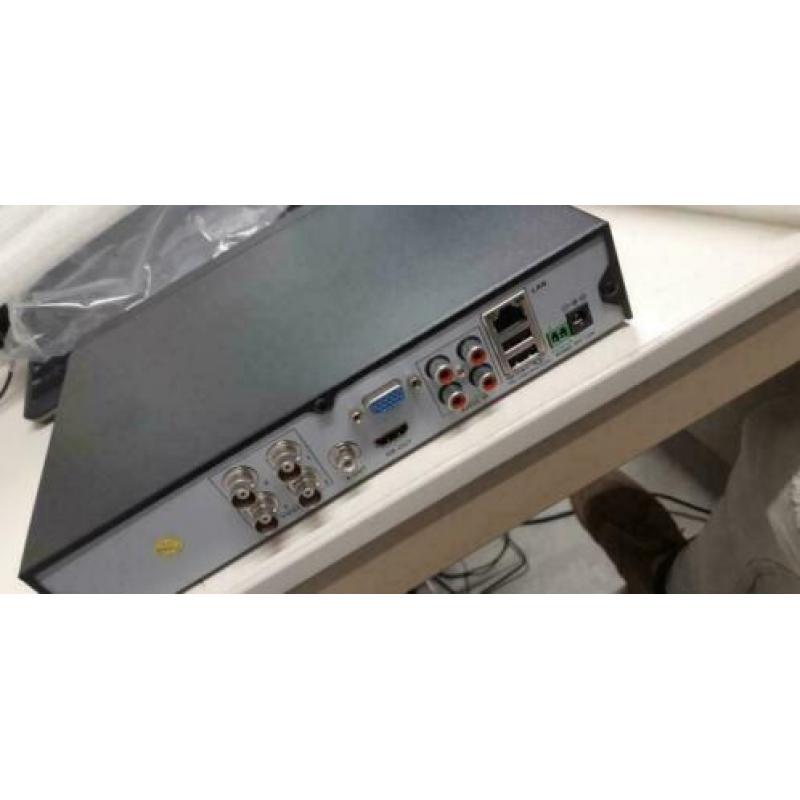 HD Recorder + 4 HD Camera's (Day/night surveillance) CCTV