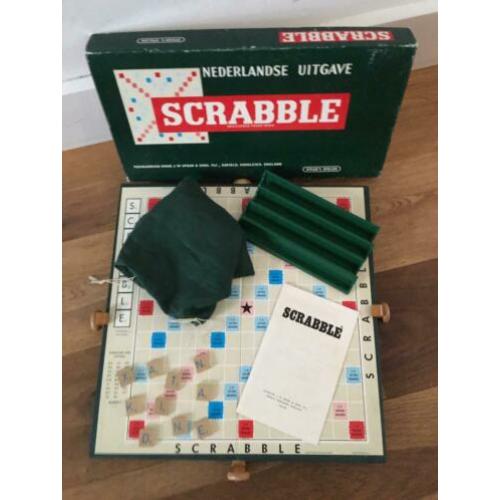 Scrabble Nederlandse uitgave met houten Sio draaitafel