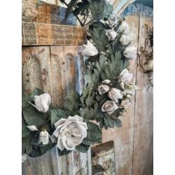 VictorianTimes, Antieke Zinken Krans met porseleinen bloemen