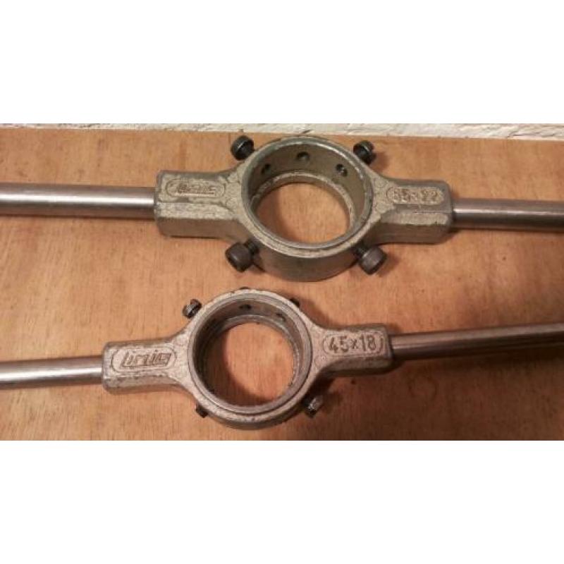 Snij-ijzerhouders 20 t/m 55mm + wat snijplaten