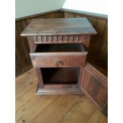Nachtkastje T.e.a.b eventueel inc bed en dressoir