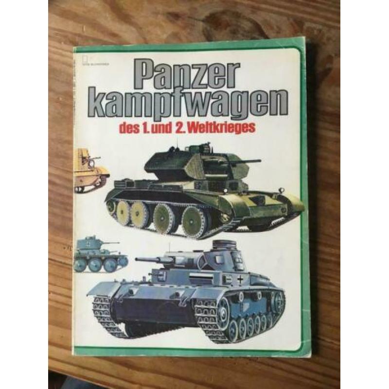 2 Tank boekjes (ENG-DUI) samen voor 2,-