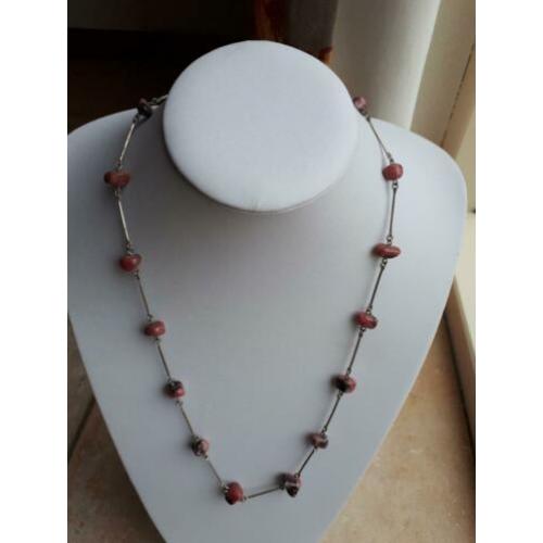 oude zilveren ketting met natuurlijk rhodochrosiet