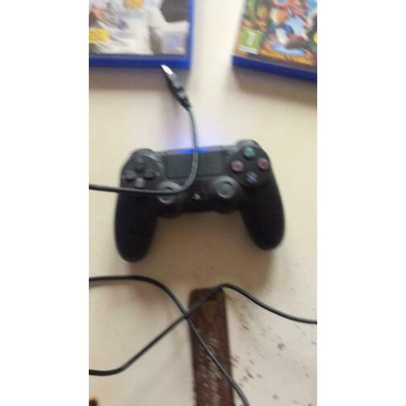 PlayStation 4 met 1 controler + games