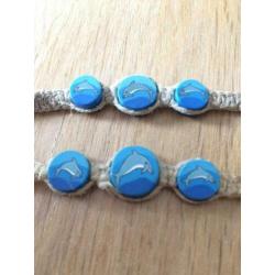 Textielen ketting en armband met blauwe kralen met dolfijnen