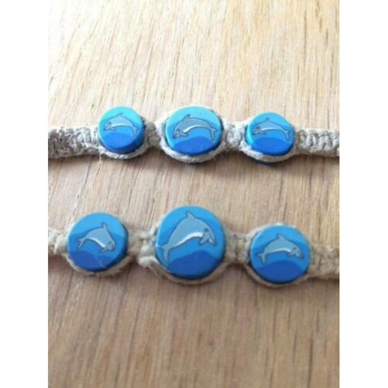 Textielen ketting en armband met blauwe kralen met dolfijnen